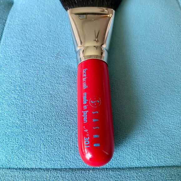 Hakuhodo Large Fluffy Face body Finishing Angle Powder Brush - Rare - Picture 7 of 7